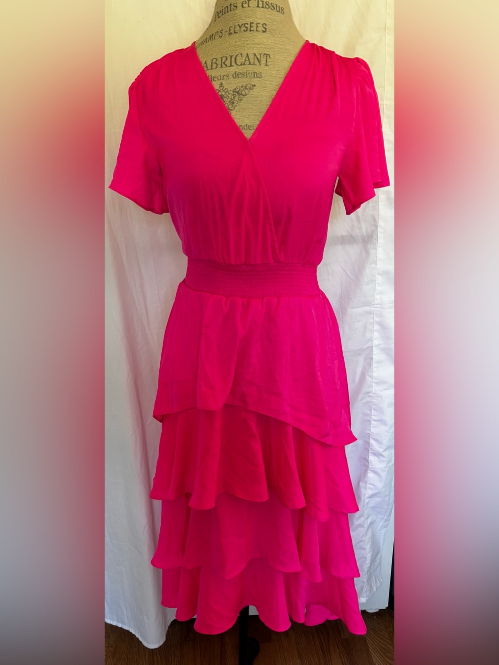 Vince Camuto Women’s Ruffled Hem Dress in Electric Pink Sz XS